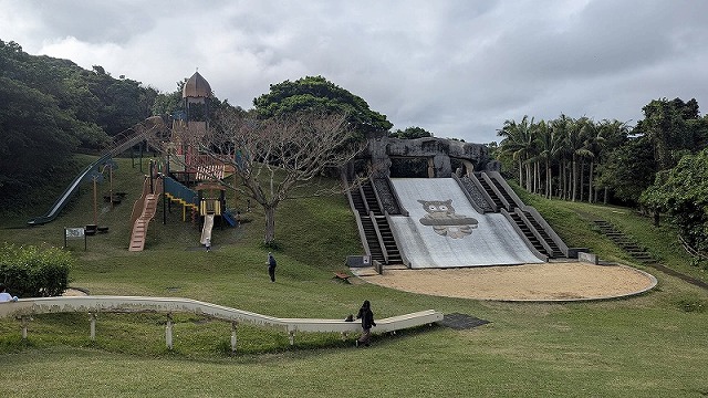 Banna公園的巨大滑梯和複合遊具