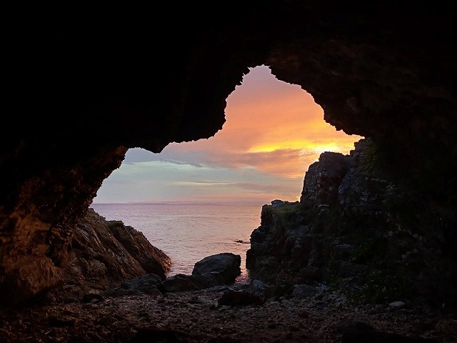 從洞窟看夕陽