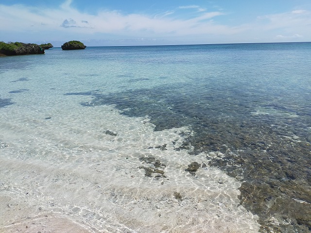 上午的藍色大海