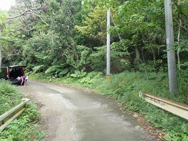 通往屋比久瀑布入口的橋