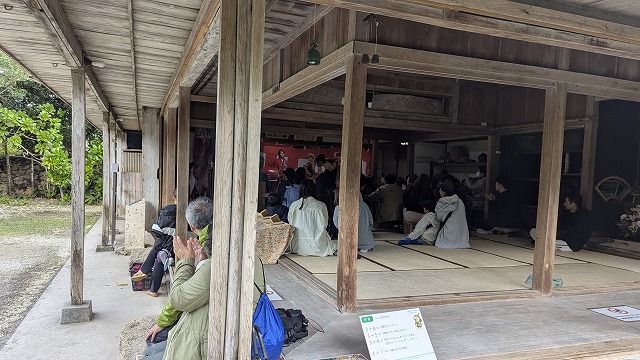 Yaima村八重山傳統民宅的表演